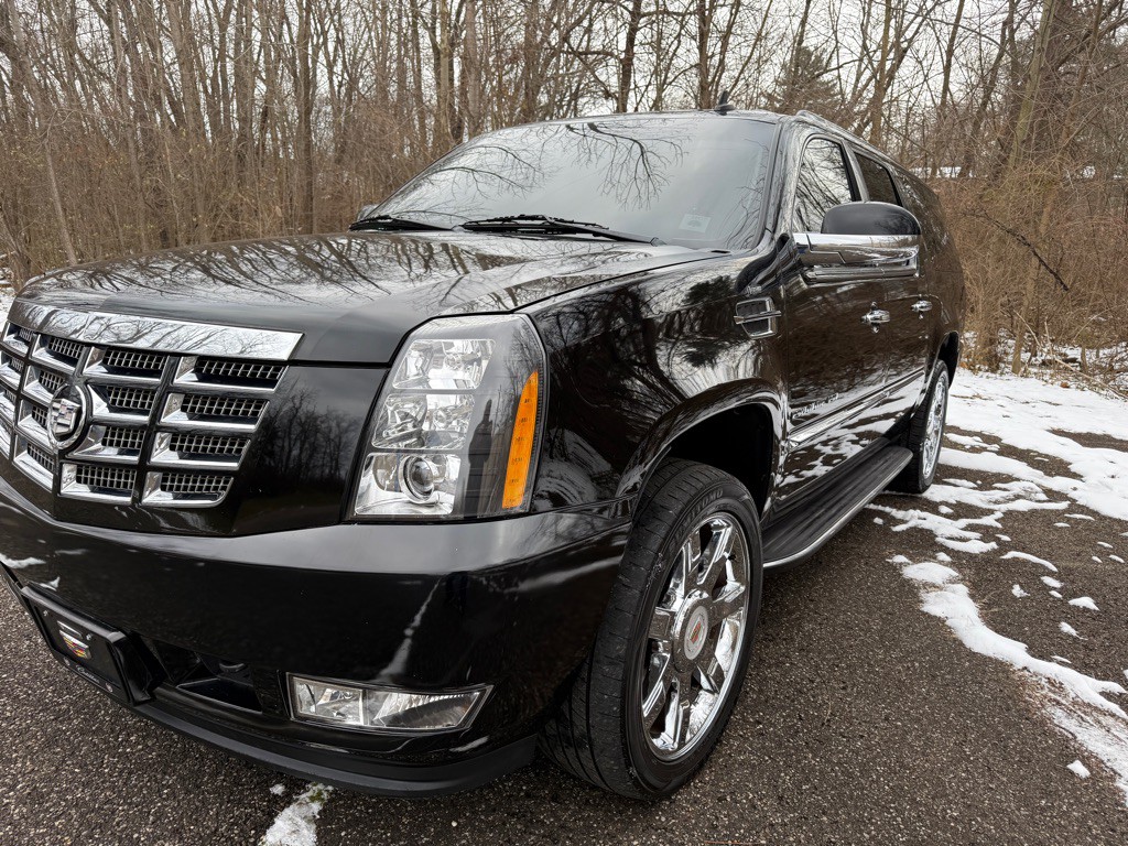2011 Cadillac Escalade Image 4