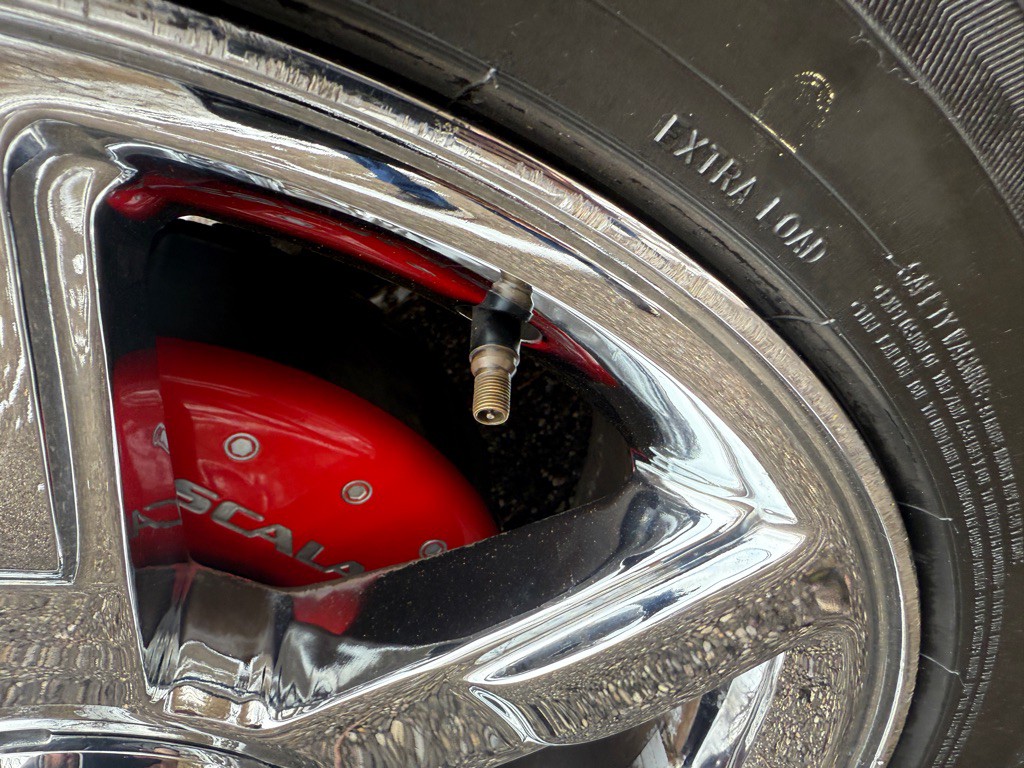 2011 Cadillac Escalade Image 8