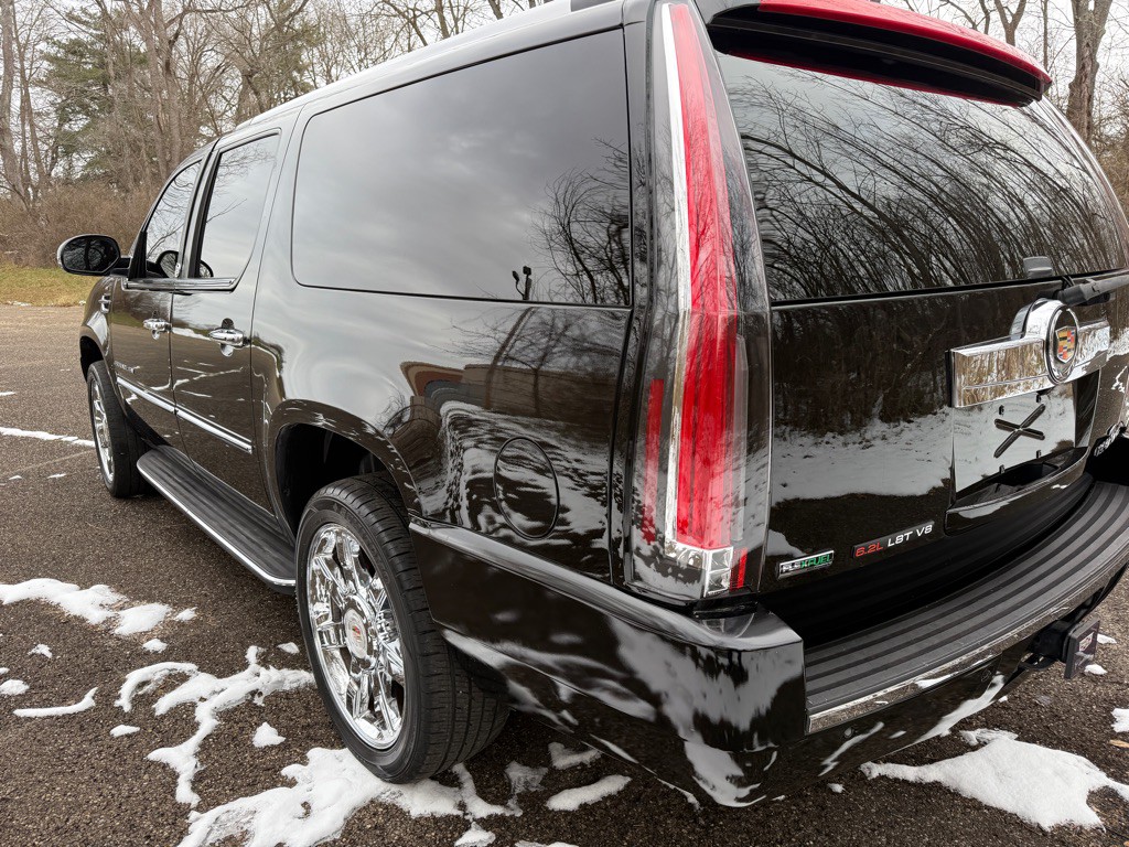2011 Cadillac Escalade Image 9