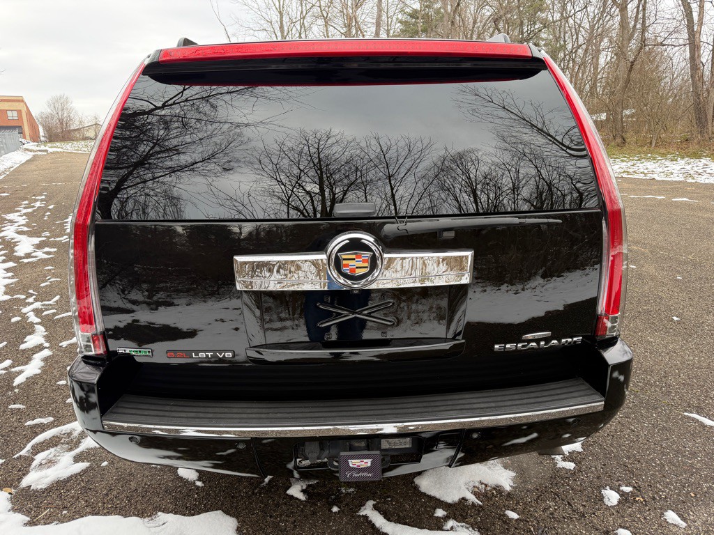 2011 Cadillac Escalade Image 10