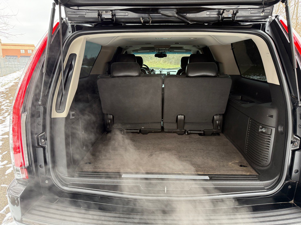 2011 Cadillac Escalade Image 13