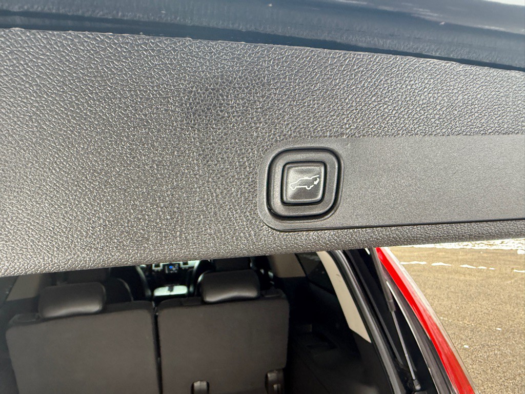 2011 Cadillac Escalade Image 14