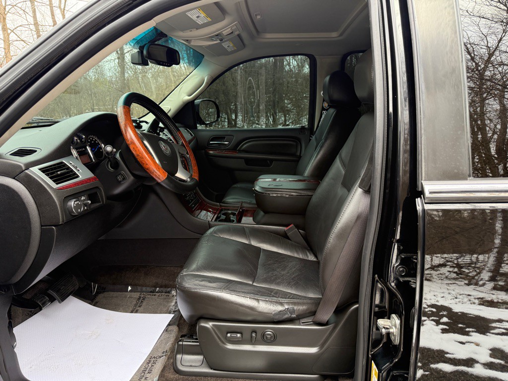 2011 Cadillac Escalade Image 15