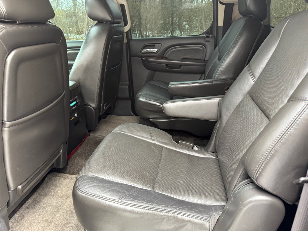 2011 Cadillac Escalade Image 19