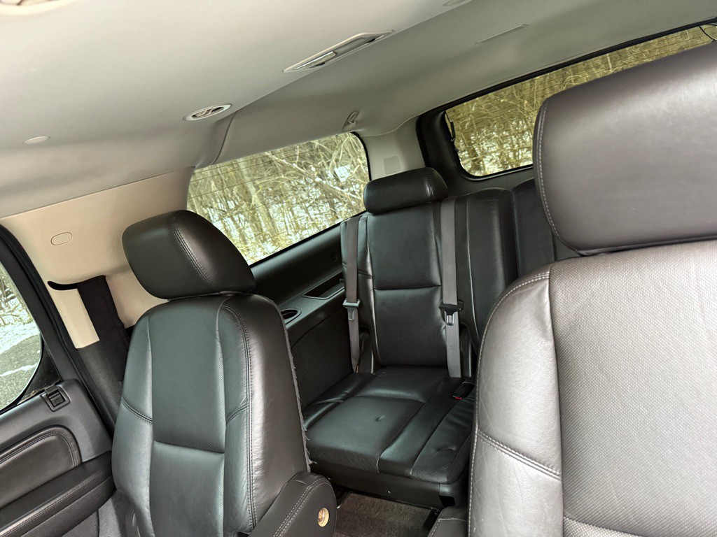 2011 Cadillac Escalade Image 20