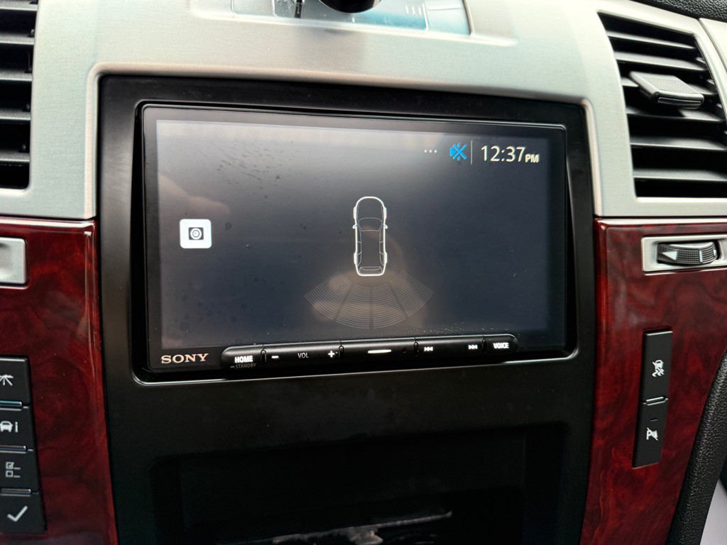 2011 Cadillac Escalade Image 25