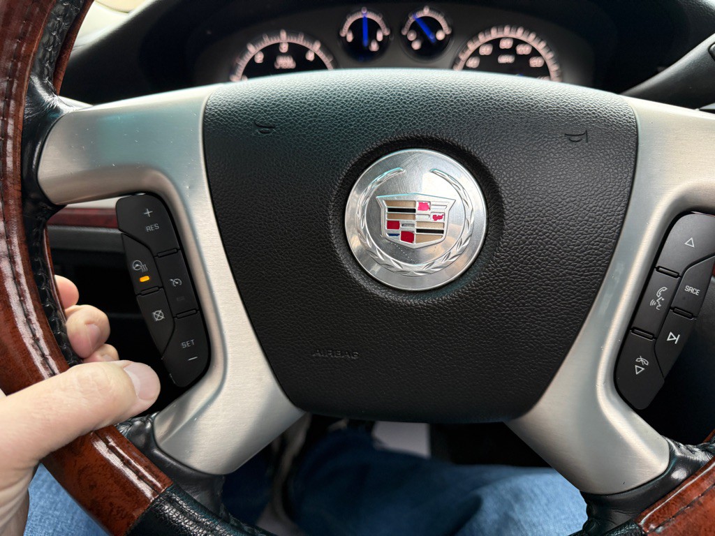 2011 Cadillac Escalade Image 26