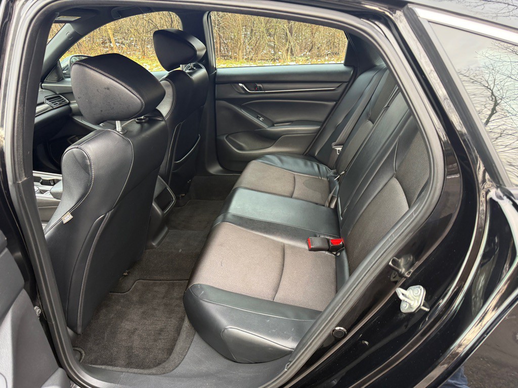 2018 Honda Accord Image 17