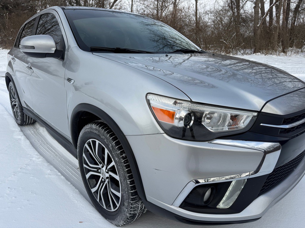 2019 Mitsubishi Outlander Image 2