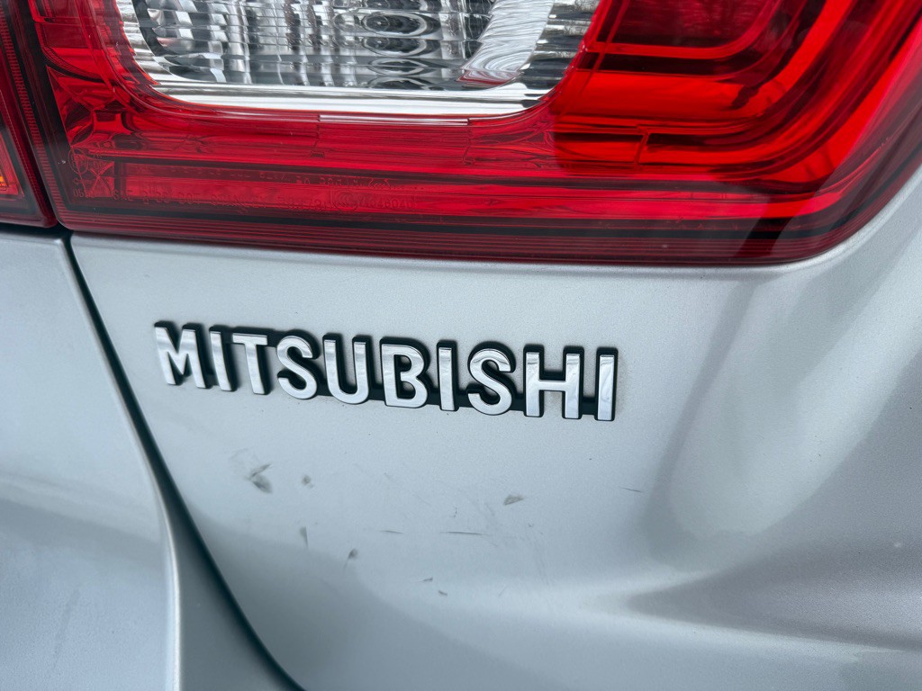 2019 Mitsubishi Outlander Image 8