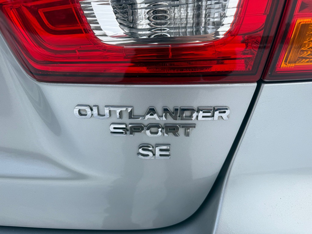 2019 Mitsubishi Outlander Image 9