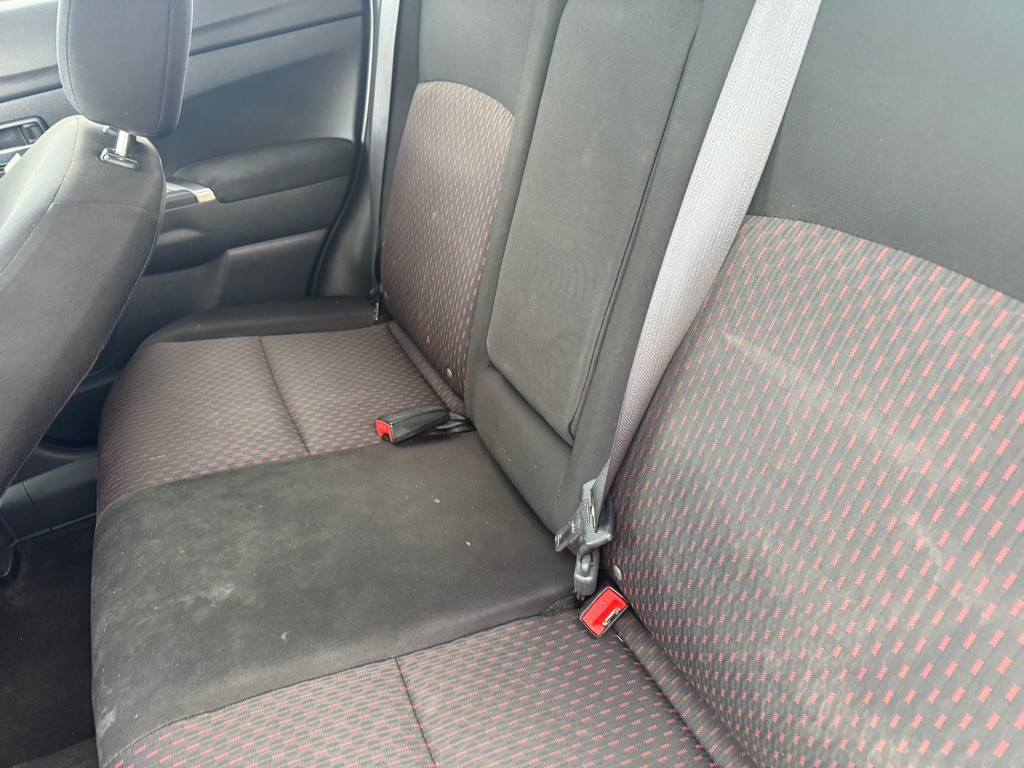 2019 Mitsubishi Outlander Image 16