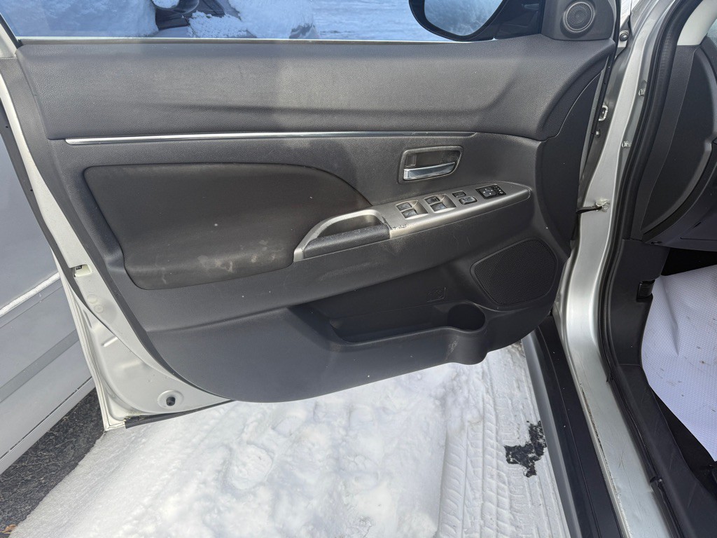 2019 Mitsubishi Outlander Image 17