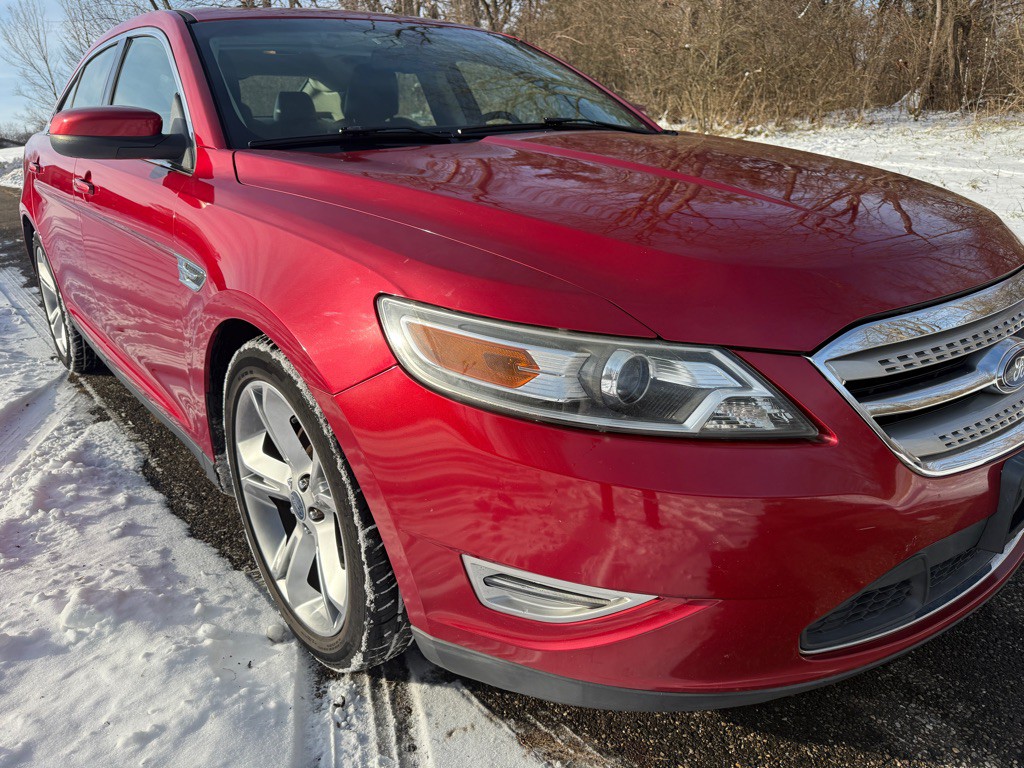 2010 Ford Taurus Image 2