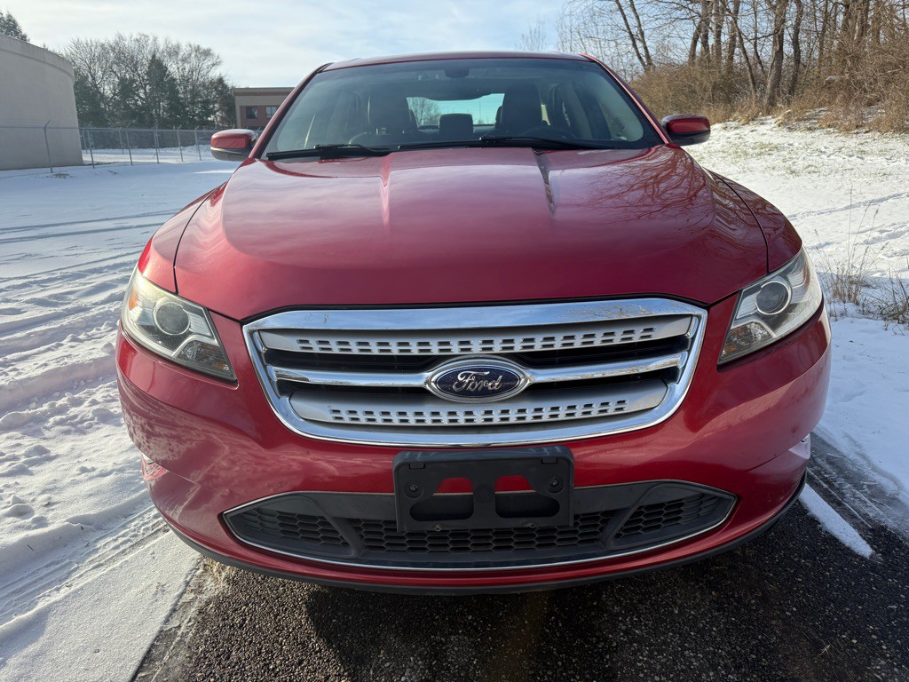 2010 Ford Taurus Image 3