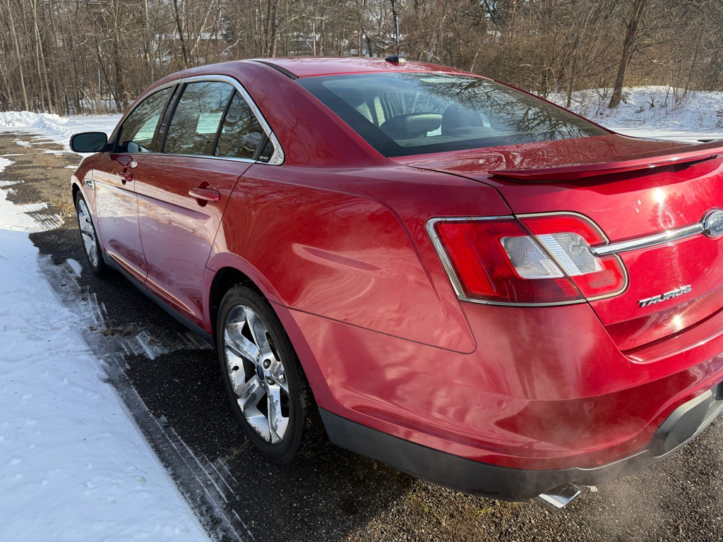 2010 Ford Taurus Image 6