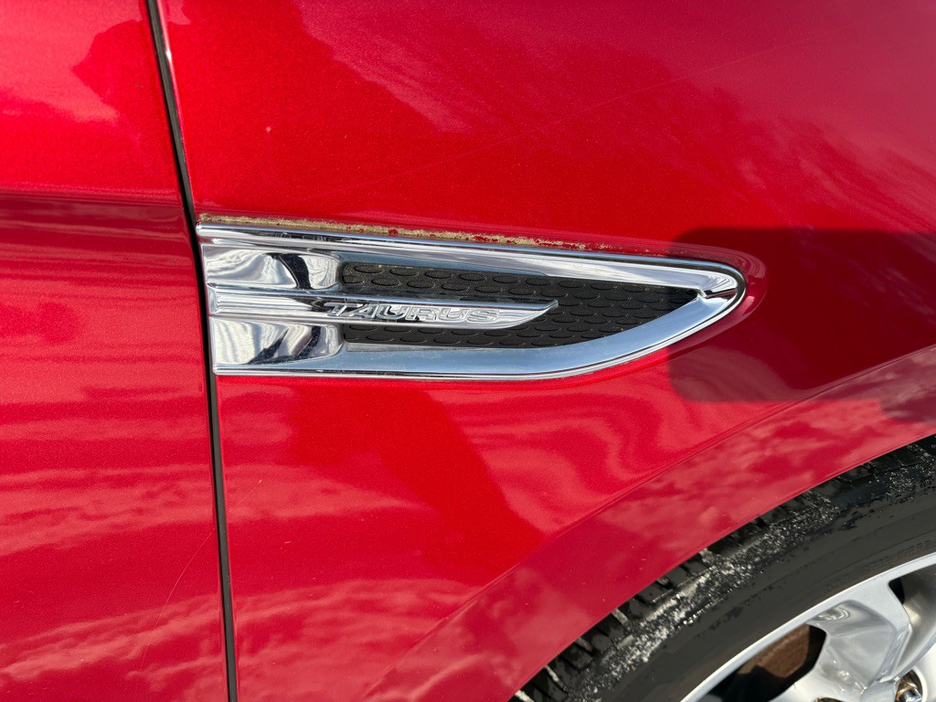 2010 Ford Taurus Image 12