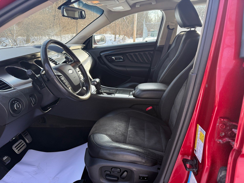 2010 Ford Taurus Image 14