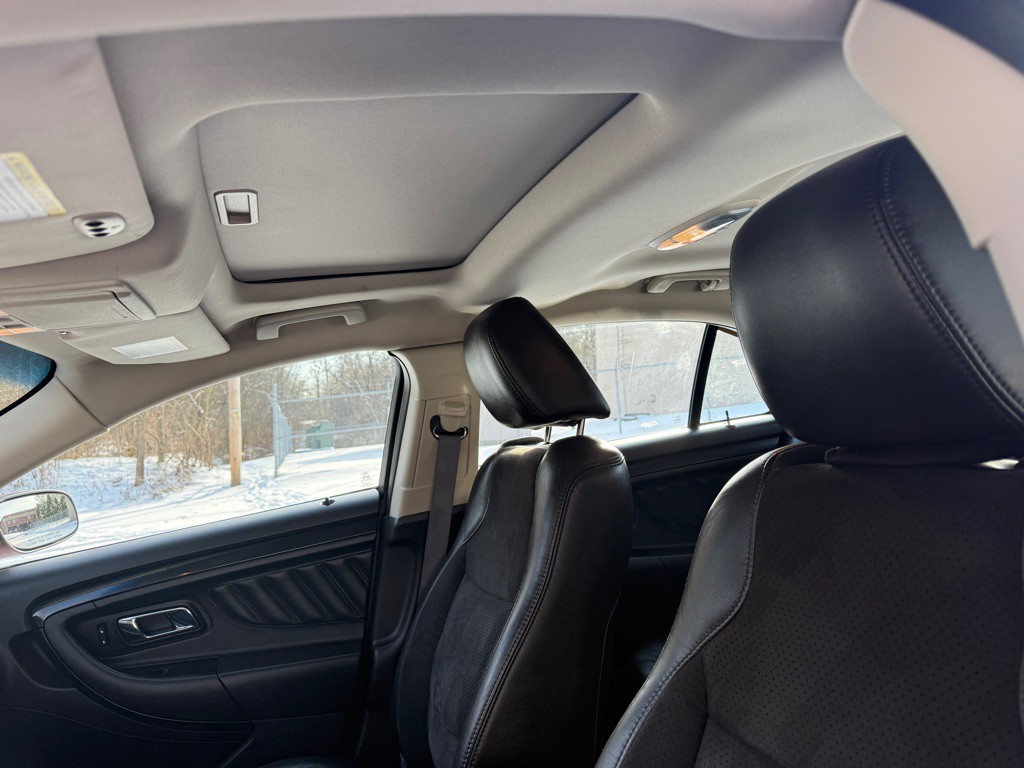 2010 Ford Taurus Image 15