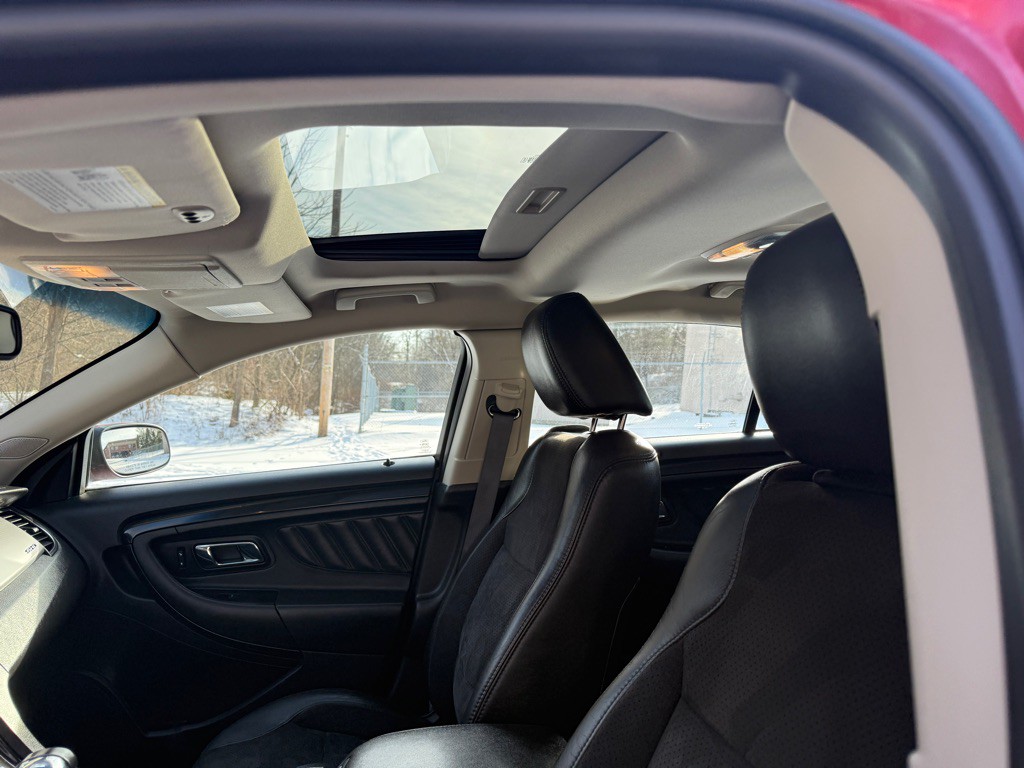 2010 Ford Taurus Image 16