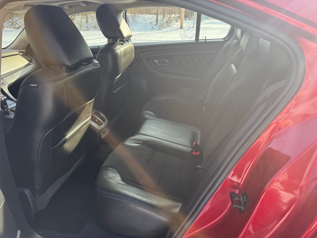 2010 Ford Taurus Image 18