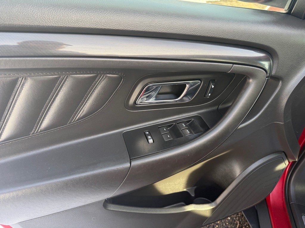 2010 Ford Taurus Image 19