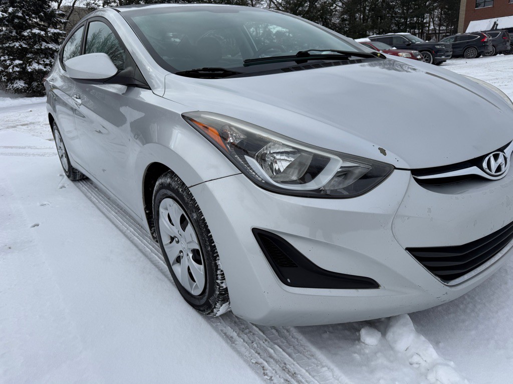 2016 Hyundai Elantra Image 2