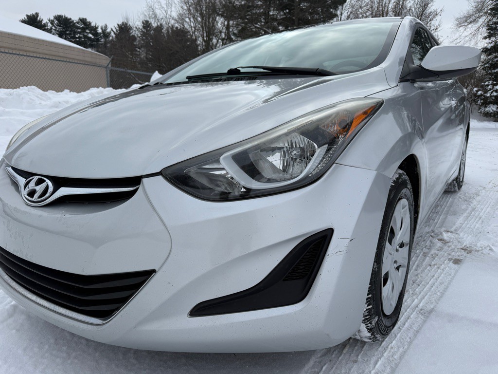 2016 Hyundai Elantra Image 4