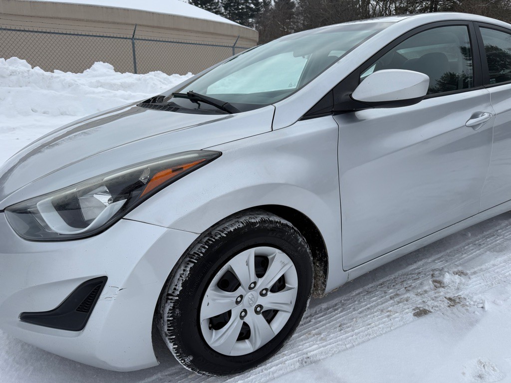2016 Hyundai Elantra Image 5
