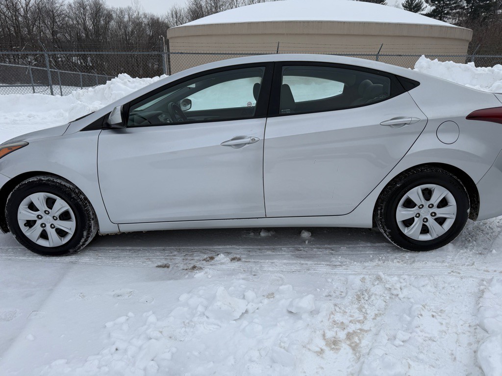 2016 Hyundai Elantra Image 6