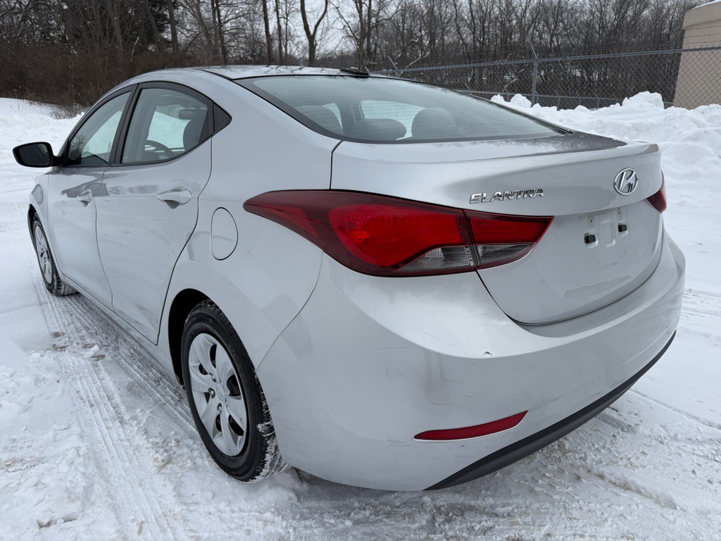 2016 Hyundai Elantra Image 7