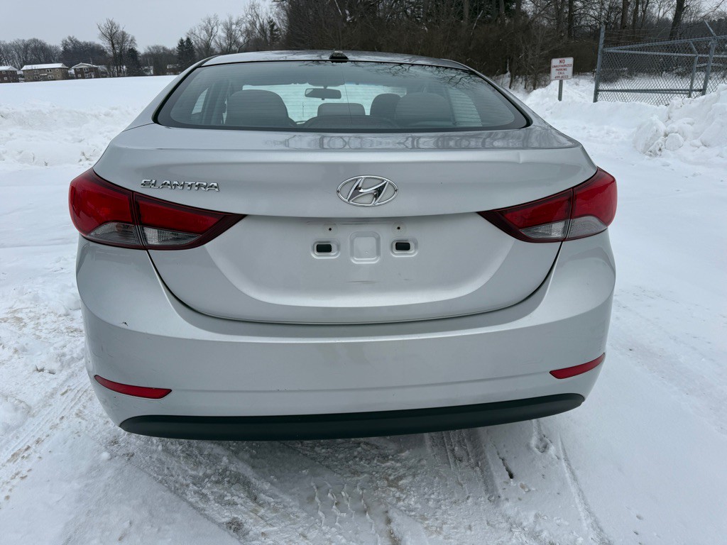 2016 Hyundai Elantra Image 8