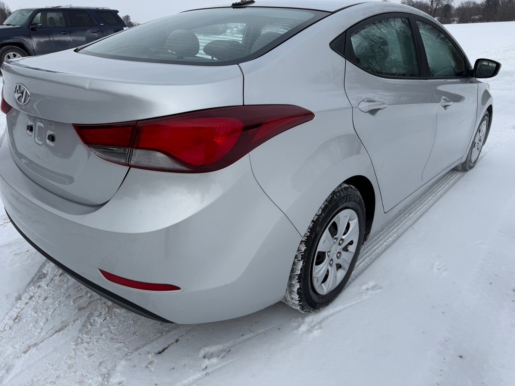 2016 Hyundai Elantra Image 9