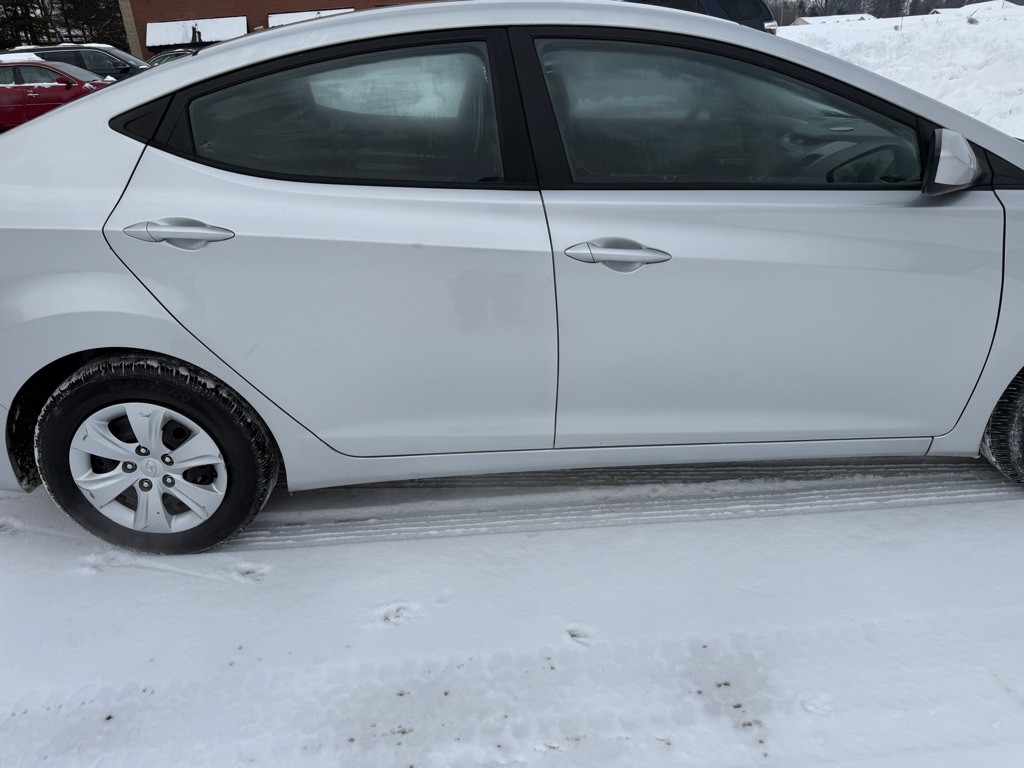 2016 Hyundai Elantra Image 10