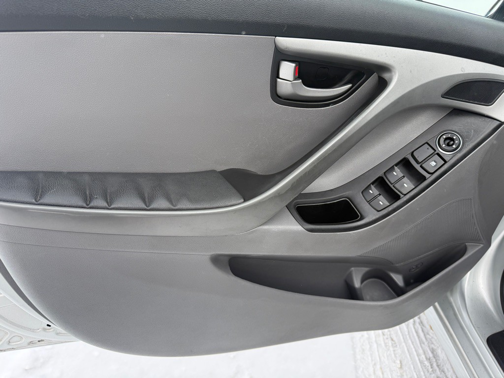 2016 Hyundai Elantra Image 14