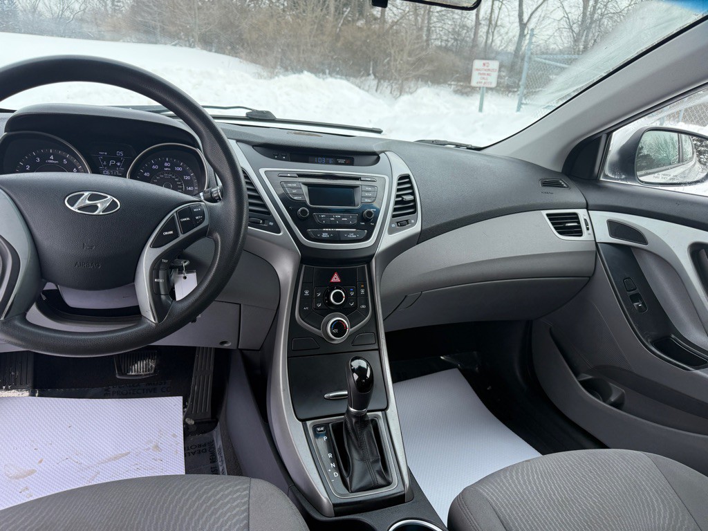 2016 Hyundai Elantra Image 15