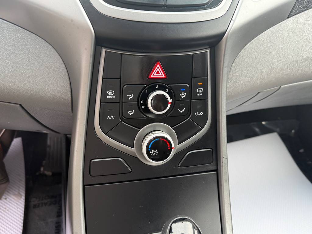 2016 Hyundai Elantra Image 21