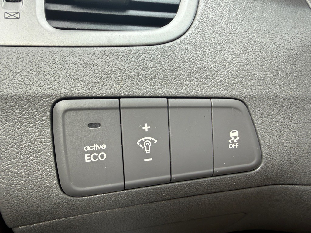 2016 Hyundai Elantra Image 23