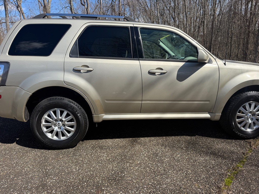 2010 Mercury Mariner Image 13