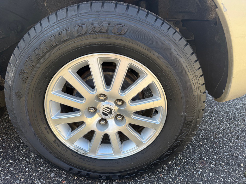 2010 Mercury Mariner Image 15