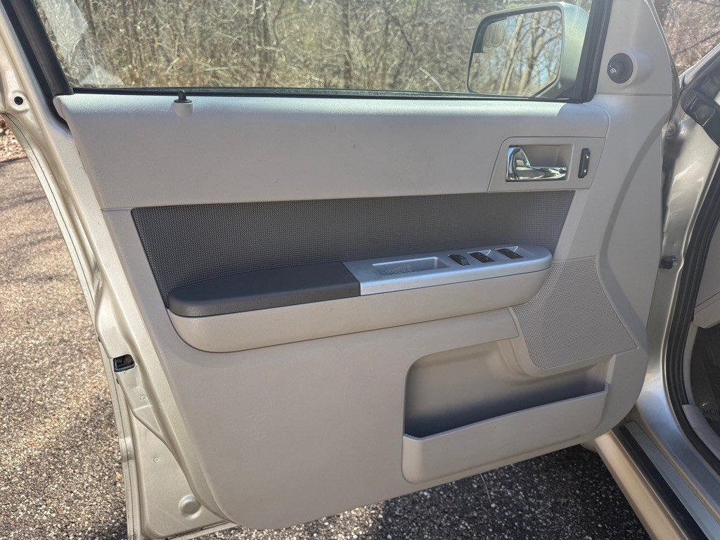 2010 Mercury Mariner Image 17