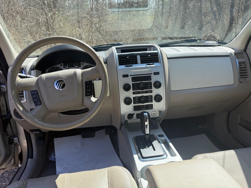 2010 Mercury Mariner Image 18