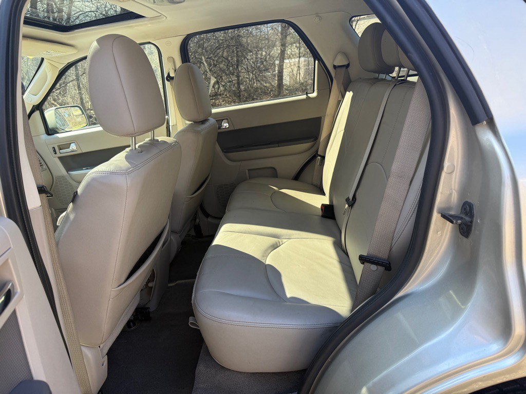 2010 Mercury Mariner Image 19