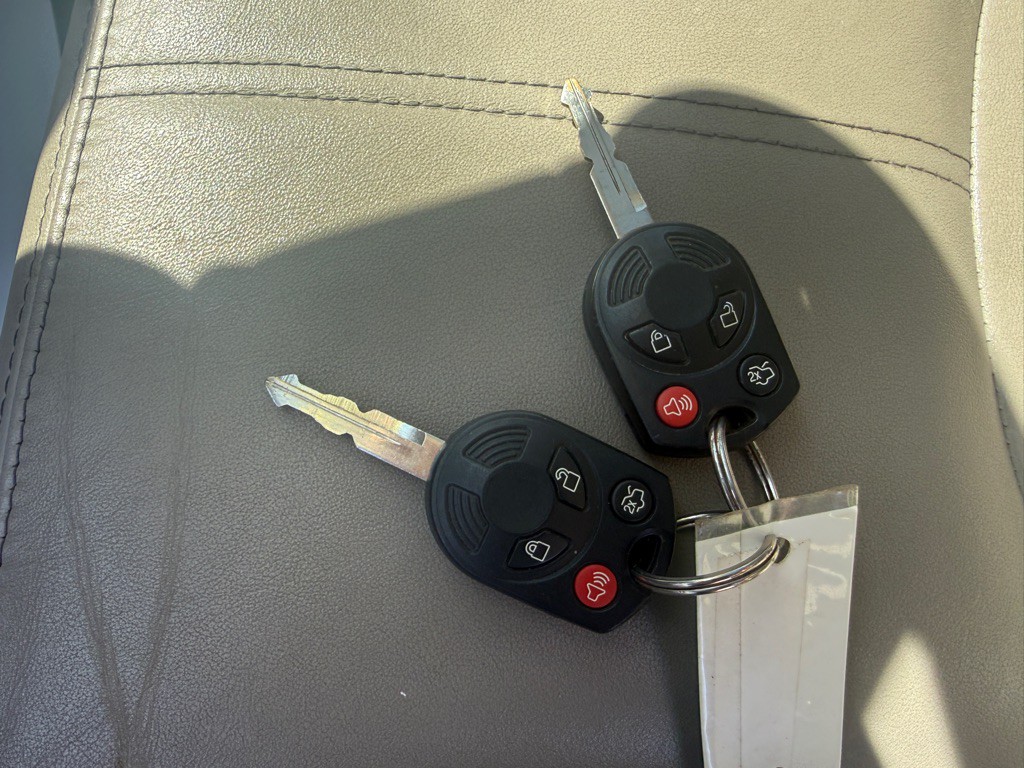 2010 Mercury Mariner Image 24