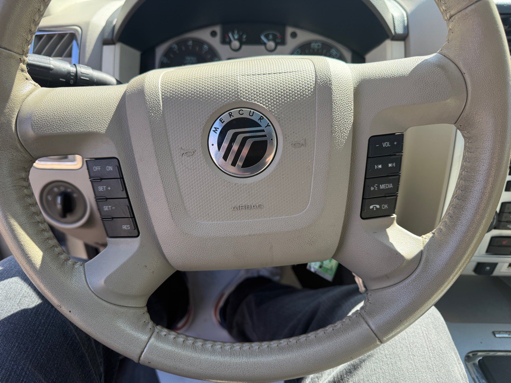 2010 Mercury Mariner Image 25