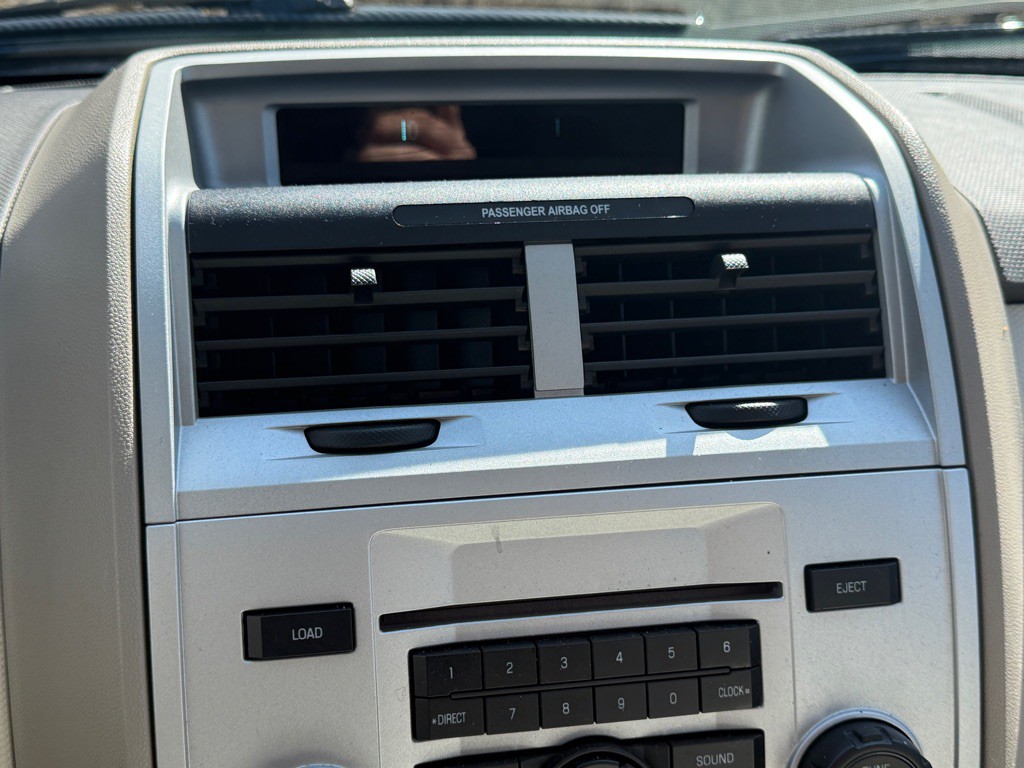 2010 Mercury Mariner Image 26