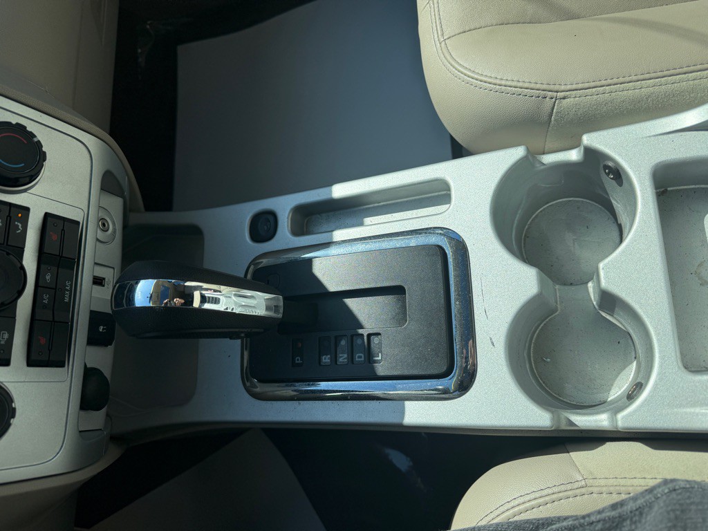 2010 Mercury Mariner Image 28