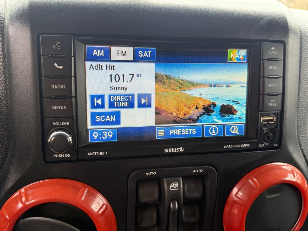 2012 Jeep Wrangler Unlimited Image 24