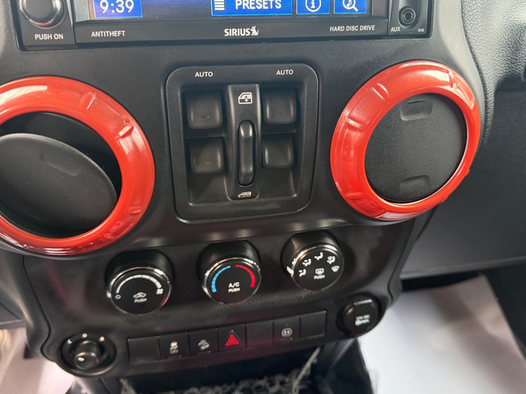 2012 Jeep Wrangler Unlimited Image 25