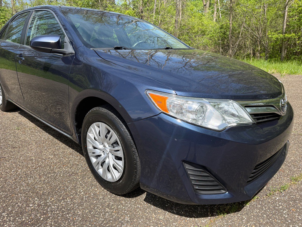 2014 Toyota Camry Image 2
